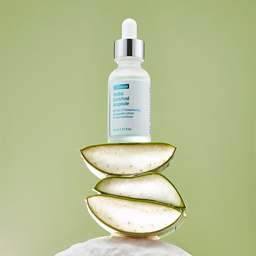 Hydra Ampoule placed on sliced aloe for balance concept