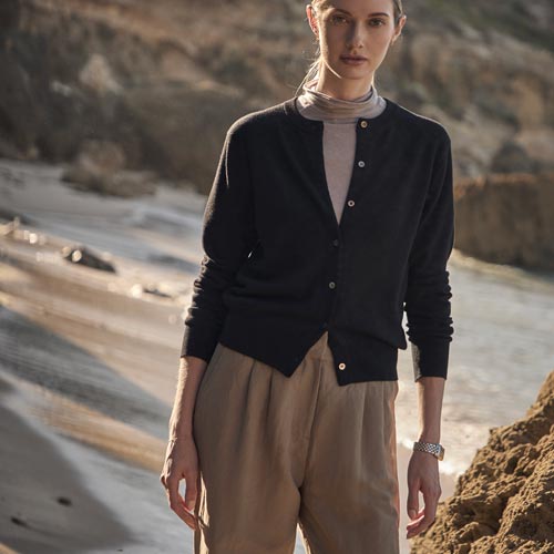 Elune Mode Black Cardigan and Beige Trousers