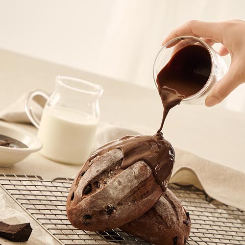 Godiva Chocolate Pour Photo