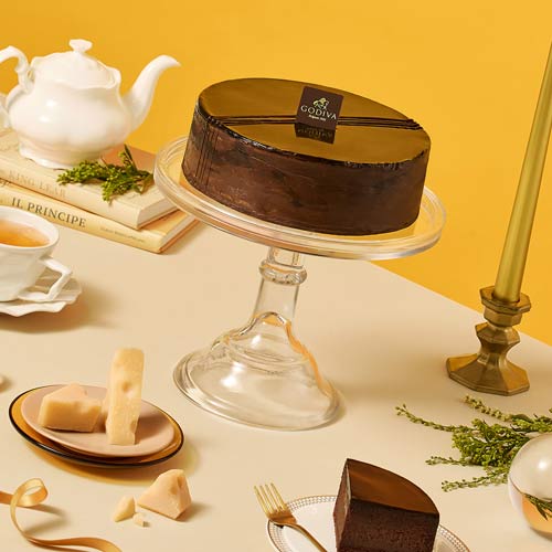 Godiva Golden Chocolate Cake Styling
