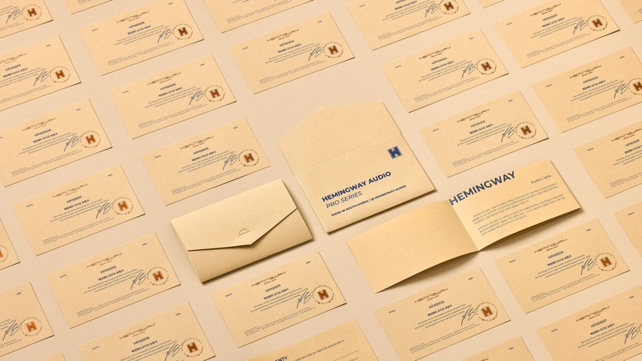 헤밍웨이 오디오 정품 인증서 디테일 Detail of official Hemingway audio certificate and envelope