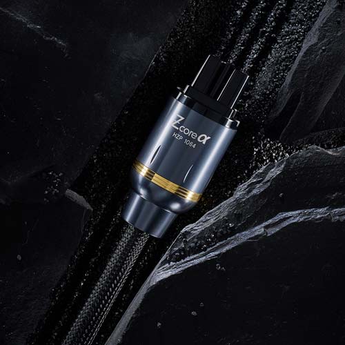 검은 슬레이트 위에 놓인 Z-coreα 오디오 케이블 클로즈업 Close-up of Z-coreα audio cable on black slate background