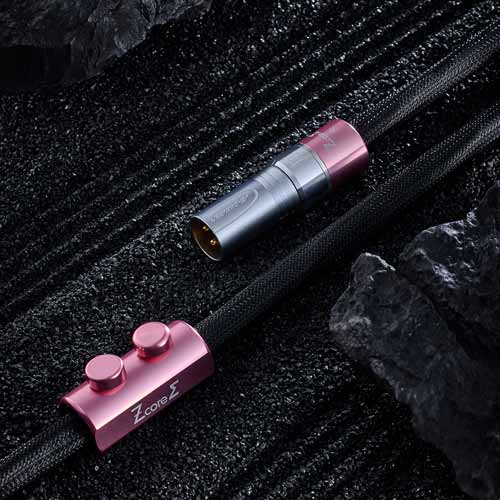 Hemingway Z-core Σ 커넥터와 XLR 단자 클로즈업 Close-up of Hemingway Z-core Σ connector and XLR terminal