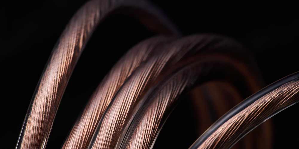 고급 동선 구조를 클로즈업으로 촬영한 헤밍웨이 케이블 디테일 Close-up view of bare copper strands in a Hemingway cable