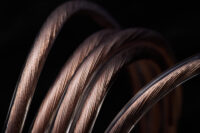 고급 동선 구조를 클로즈업으로 촬영한 헤밍웨이 케이블 디테일 Close-up view of bare copper strands in a Hemingway cable