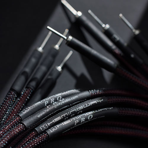 헤밍웨이 PRO 하이엔드 스피커 케이블 클로즈업 Hemingway PRO series close-up with spade terminals