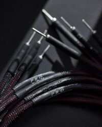 헤밍웨이 PRO 하이엔드 스피커 케이블 클로즈업 Hemingway PRO series close-up with spade terminals
