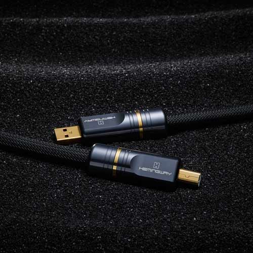고급 USB-A to B 케이블 제품 사진 Premium USB-A to B audio cable with gold-plated connectors