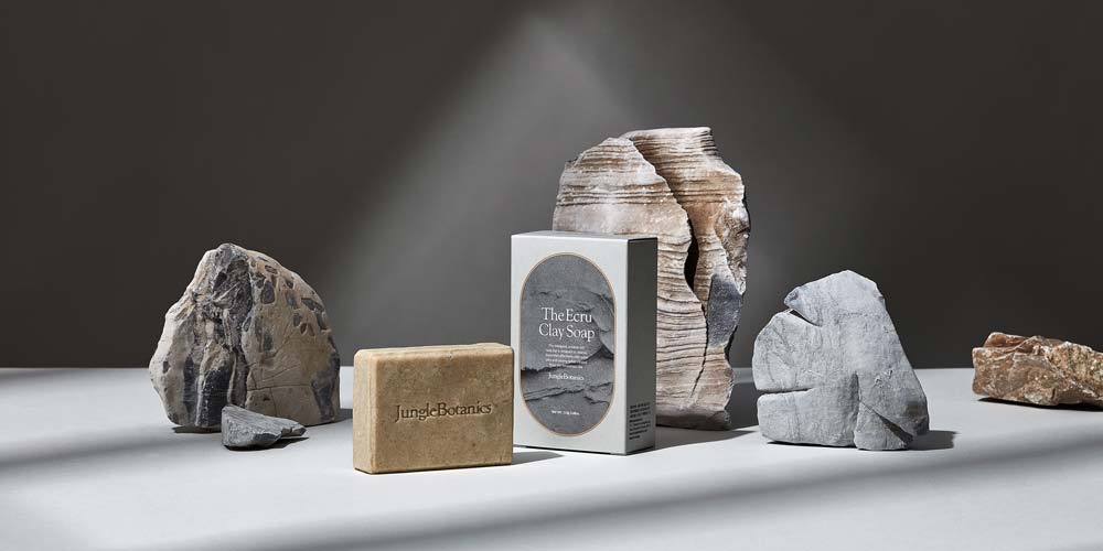 Jungle Botanics 클레이 비누와 박스 패키지, 그리고 암석 오브제 연출 Jungle Botanics clay soap and package with stone objects