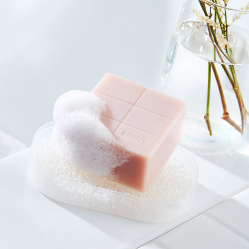 Gentle Foaming Cleansing Bar Scene