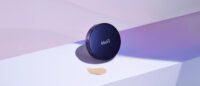 클레어스 쿠션 제품이 섬세한 그림자와 함께 배치된 모습 Klairs cushion compact with subtle shadows and base texture