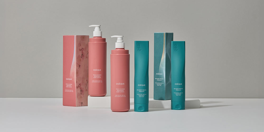 핑크와 민트 색상 바틀로 구성된 오제끄 바디케어 제품 세트 이미지 Image of pink and mint-colored Oseque body care product lineup