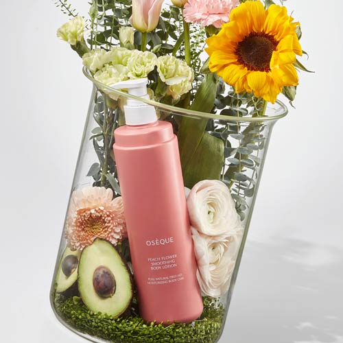 Oseque Body Lotion with Glass Flower Vase