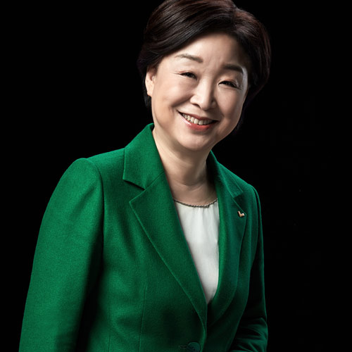 Half-Body Smiling Portrait of Presidential Candidate Shim Sang-jung