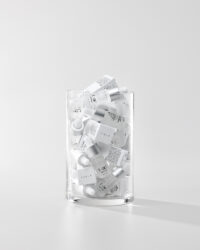 Vicle 앰플 제품과 박스를 유리 실린더 안에 가득 채워 촬영한 장면 A glass cylinder filled with Vicle ampoules and their boxes in a stacked composition