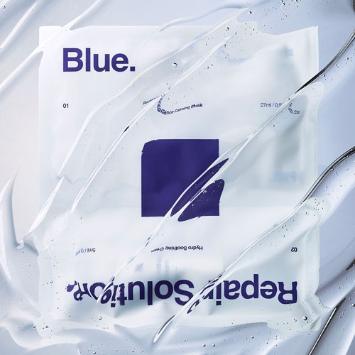 안티에이징클럽 블루리페어 시트마스크 파우치와 젤 텍스처 연출 컷 Photo of AAC Blue Repair sheet mask pouch with gel texture artistic styling