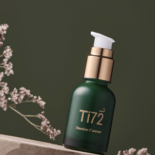 Humedical Ti72 Serum on Wooden Stand