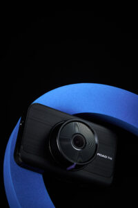 파란 오브제를 활용한 아이로드 TX1 블랙박스 스튜디오 제품 사진 IROAD TX1 dashcam studio photo with blue prop