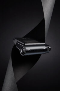 블랙 배경과 꼬인 소재를 활용한 아이로드 X10 Pro 블랙박스 사진 IROAD X10 Pro dashcam photo with twisted material on black background