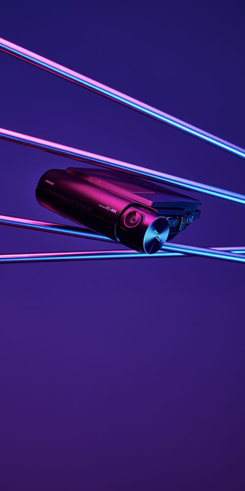 네온 조명을 활용한 아이로드 X10Pro 블랙박스 제품 사진 IROAD X10Pro dashcam photo with neon advertising lights