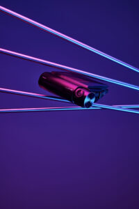 네온 조명을 활용한 아이로드 X10Pro 블랙박스 제품 사진 IROAD X10Pro dashcam photo with neon advertising lights