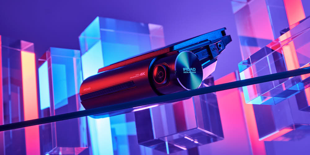 스튜디오 조명과 함께 촬영된 아이로드 X10 프로 블랙박스 제품 이미지 IROAD X10 Pro dashcam product photo with colorful studio lighting