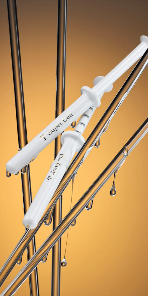 실험실 배경에서 연출된 제나셀 주사기형 세럼 제품 사진 Jenacell serum syringe photographed with golden lab-inspired setup